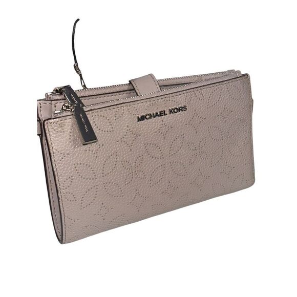 Beautiful MICHAEL MICHAEL KORS zip and button wallet Plenty Of Storage Wallet On - Picture 1 of 10